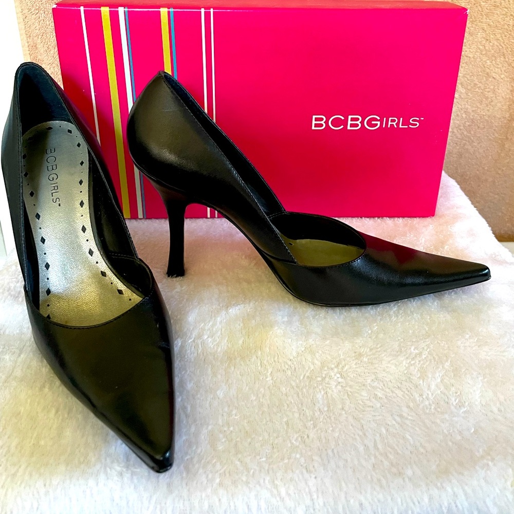 Black leather pumps.